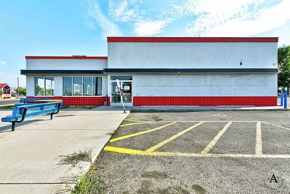 Former Dairy Queen Building : 2850 N Montana Ave, Helena, MT 59601
